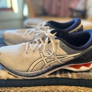 Men’s size 12 saucony white running shoes. Gently used